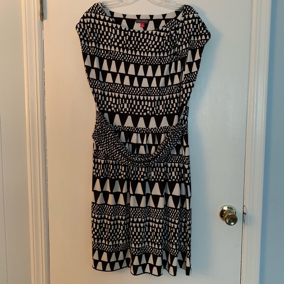 Vince Camuto Dresses & Skirts - Vince Camuto Geometric Black/White Dress